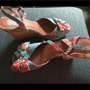 Floral wedges